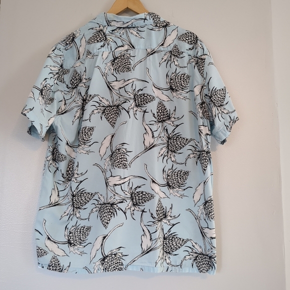 Levi's Light Blue Floral Men's Shirt Size Large Outdoor Golf Preppy - Picture 3 of 8